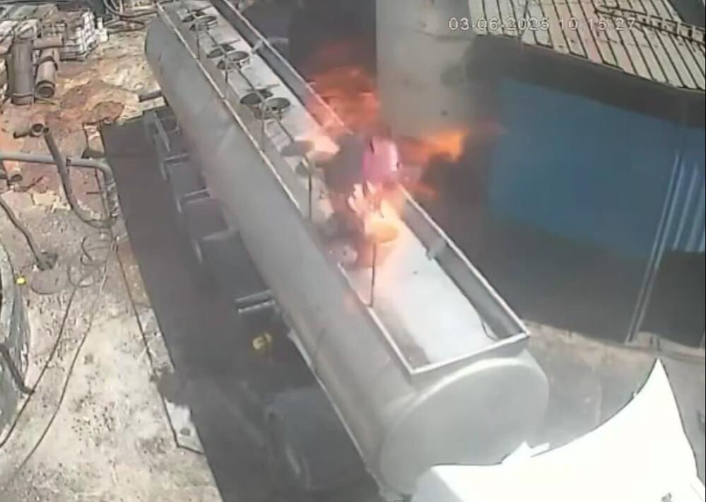 Gaziantep'te korkun&ccedil; olay! Sigara ile a&ccedil;tığı tanker kapağı bomba gibi patladı - 1. Resim