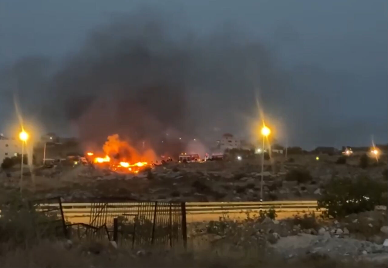 Hayvanları canlı canlı yaktılar! Yahudi işgalciler Filistinlilerin ev ve araçlarını ateşe verdi - 2. Resim