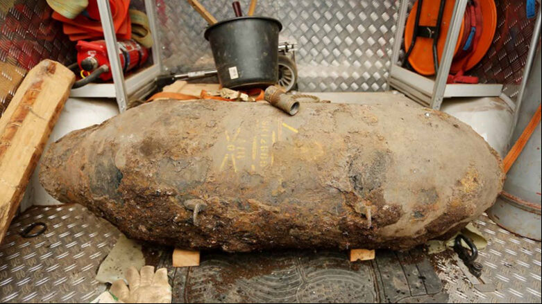 İmhaları i&ccedil;in 20 bin kişi tahliye edildi! İkinci D&uuml;nya Savaşı'ndan bug&uuml;ne geldiler, devasa boyuttalar - 1. Resim