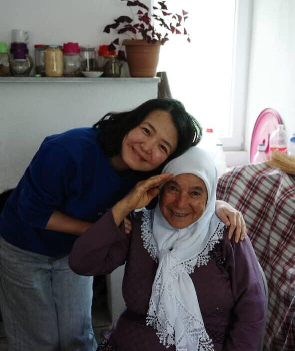 Kaza yapan turistleri, T&uuml;rk anası bağrına bastı! Sosyal medyada viral olan &Ccedil;inli kafile - 4. Resim