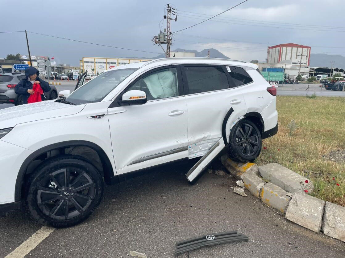 Kaza yapan turistleri, T&uuml;rk anası bağrına bastı! Sosyal medyada viral olan &Ccedil;inli kafile - 1. Resim