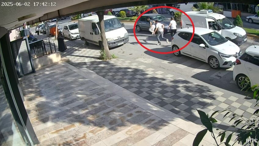 Kocaeli'de akılalmaz olay! Yol vermeyen magandalar anne ile çocuklarına saldırdı - 2. Resim