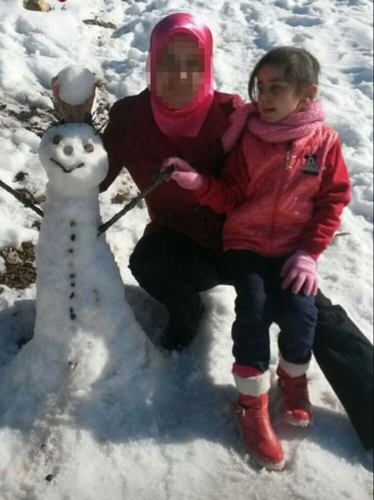 Mahalleli &ccedil;ığlık sesine koştu, baba işe gittikten sonra oldu! Kızları okul tuvaletinde &ouml;ld&uuml;r&uuml;lm&uuml;şt&uuml;, anne ve oğlu... - 3. Resim