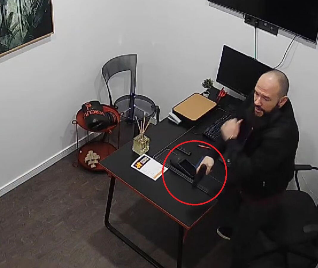 Milli sporcuyu tekme tokat dövdüler! Dakikalar süren darp kamerada Milli sporcuyu tekme tokat dövdüler! Dakikalar süren darp kamerada - 1. Resim