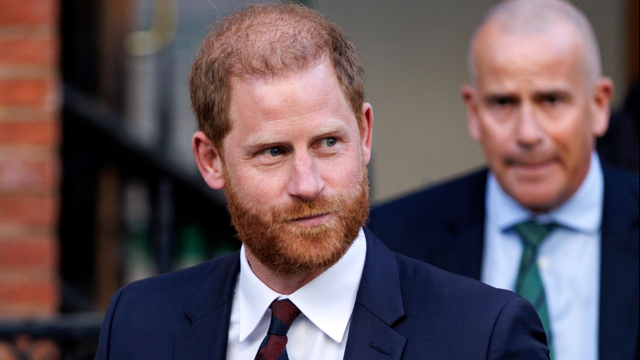 Pasaport gecikmesi krize neden oldu! İngiltere Prensi Harry'nin soyadını 'Spencer' olarak değiştirecek Pasaport gecikmesi krize neden oldu! İngiltere Prensi Harry'nin soyadını 'Spencer' olarak değiştirecek