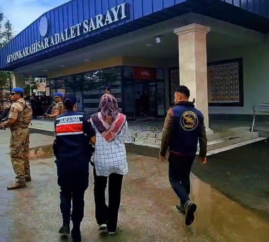Şizofreni hastası kayıp aranıyordu, 'ceket' ve 'ayakkabı' ile sır perdesi aralandı! Kan donduran cinayeti itiraf ettiler Şizofreni hastası kayıp aranıyordu, 'ceket' ve 'ayakkabı' ile sır perdesi aralandı! Kan donduran cinayeti itiraf ettiler - 1. Resim