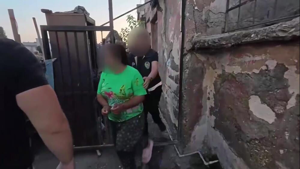 Adana'da torbacılara şafak baskını! Çok sayıda gözaltı var - 1. Resim