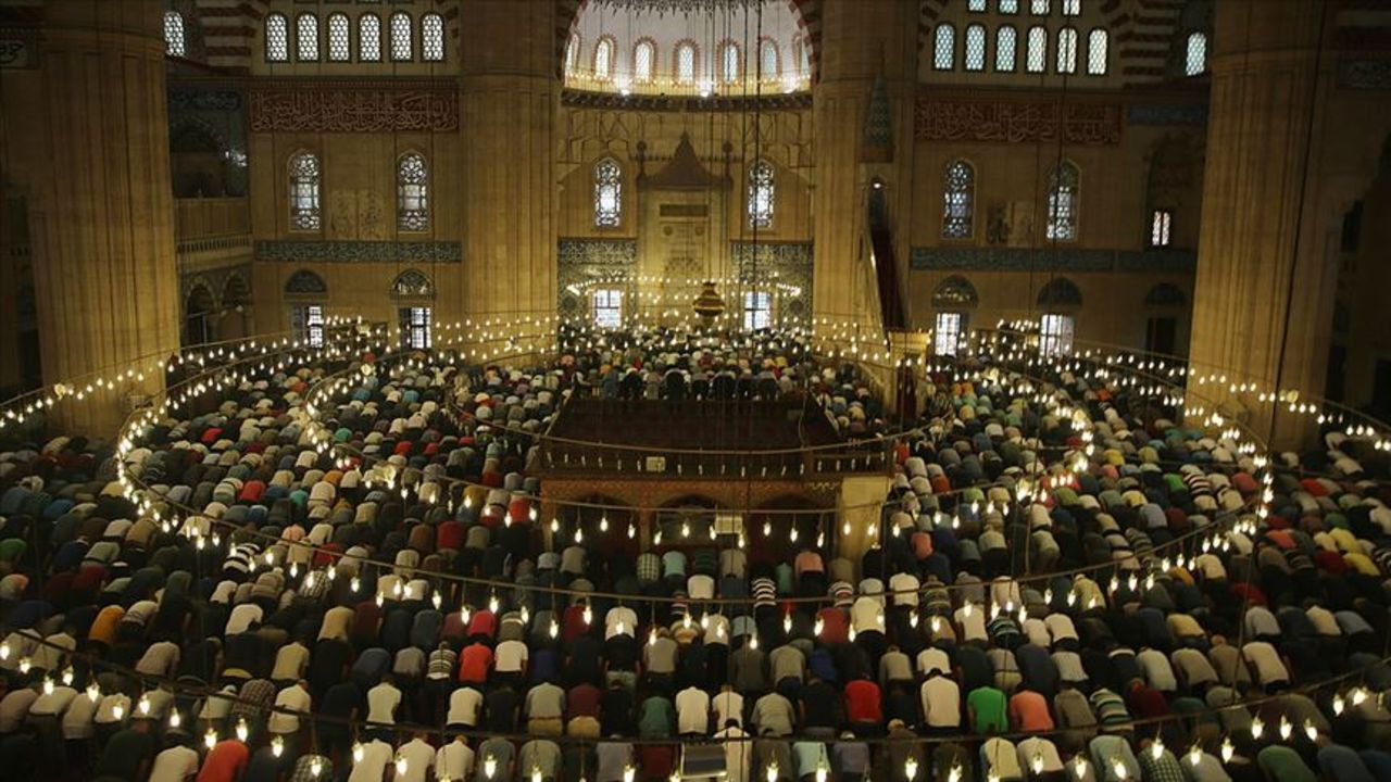 Bayram namazı nasıl kılınır, kaç rekat? Bayram namazı kılınışı Bayram namazı nasıl kılınır, kaç rekat? Bayram namazı kılınışı