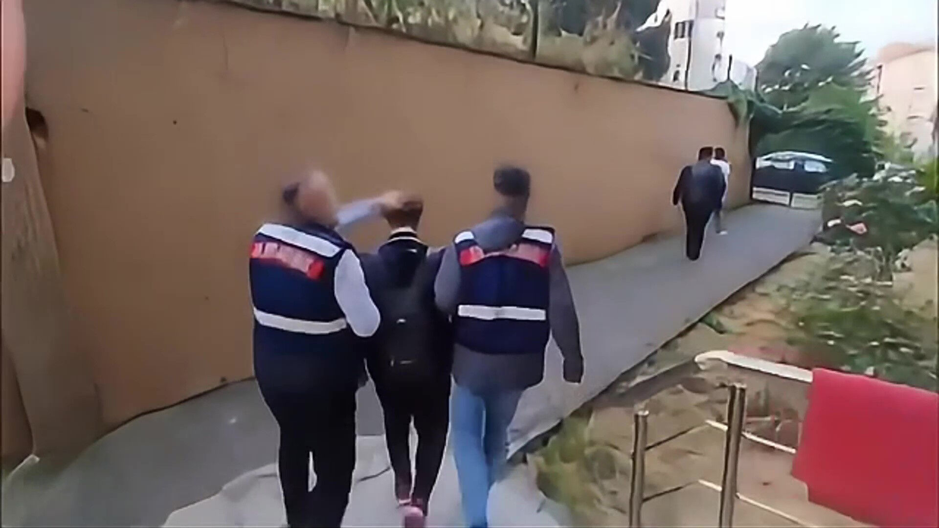 Bir 'tık'la yarım milyon lirasından oldu! Ekipler seferber oldu: 7 şüpheli yakalandı Bir 'tık'la yarım milyon lirasından oldu! Ekipler seferber oldu: 7 şüpheli yakalandı - 3. Resim