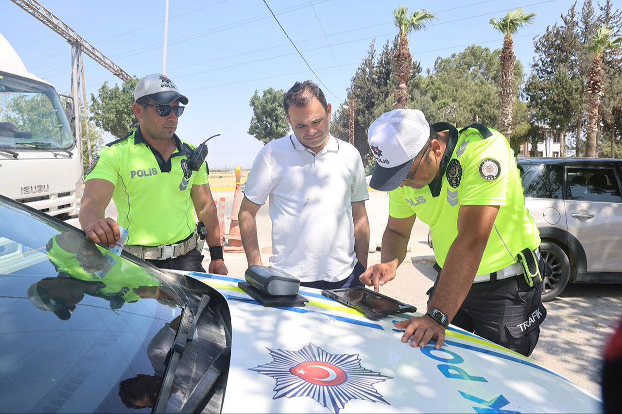 Denetimden kaçamayan sürücü çarşaf gibi cezayı gösterdi: Denetimler on numara beş yıldız, beğendik! - 3. Resim