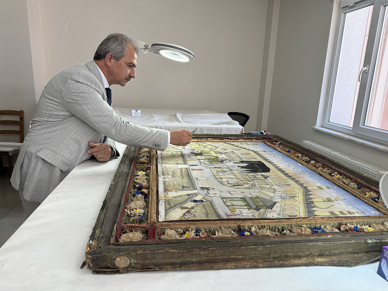 İlk defa gün yüzüne çıktı! Kabe'nin 200 yıllık nadide tablosu Topkapı Sarayı'nda bulundu İlk defa gün yüzüne çıktı! Kabe'nin 200 yıllık nadide tablosu Topkapı Sarayı'nda bulundu - 1. Resim