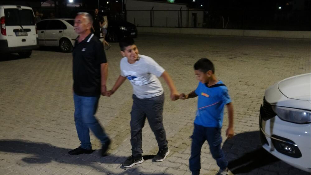 İnfaz düzenlemesi yürürlüğe girdi, mahkum yakınları çifte bayram etti! Halay çekerek beklediler - 3. Resim