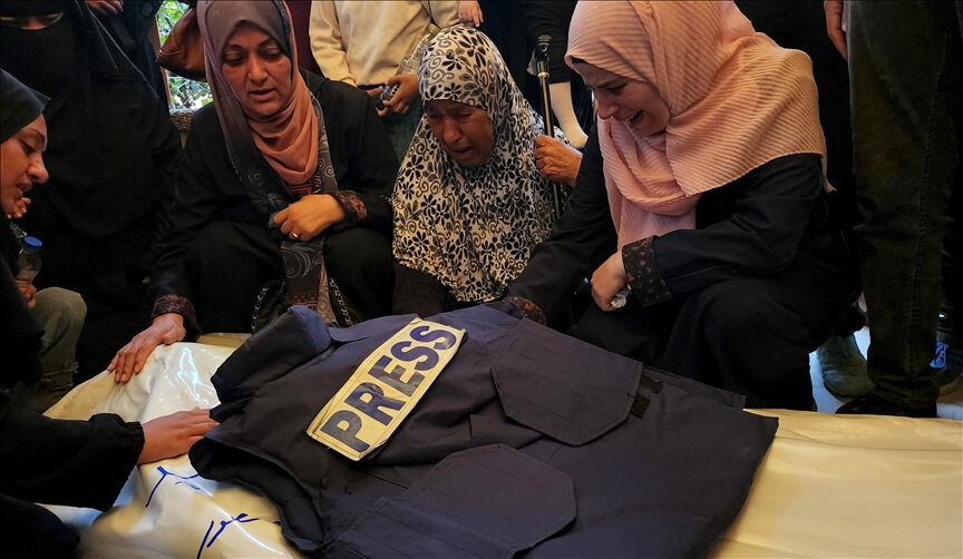 İsrail vahşeti sınır tanımıyor: Baptist Hastanesi ateşe verildi! Siyonist ordu 4 gazeteciyi katletti İsrail vahşeti sınır tanımıyor: Baptist Hastanesi ateşe verildi! Siyonist ordu 2 gazeteciyi katletti - 1. Resim