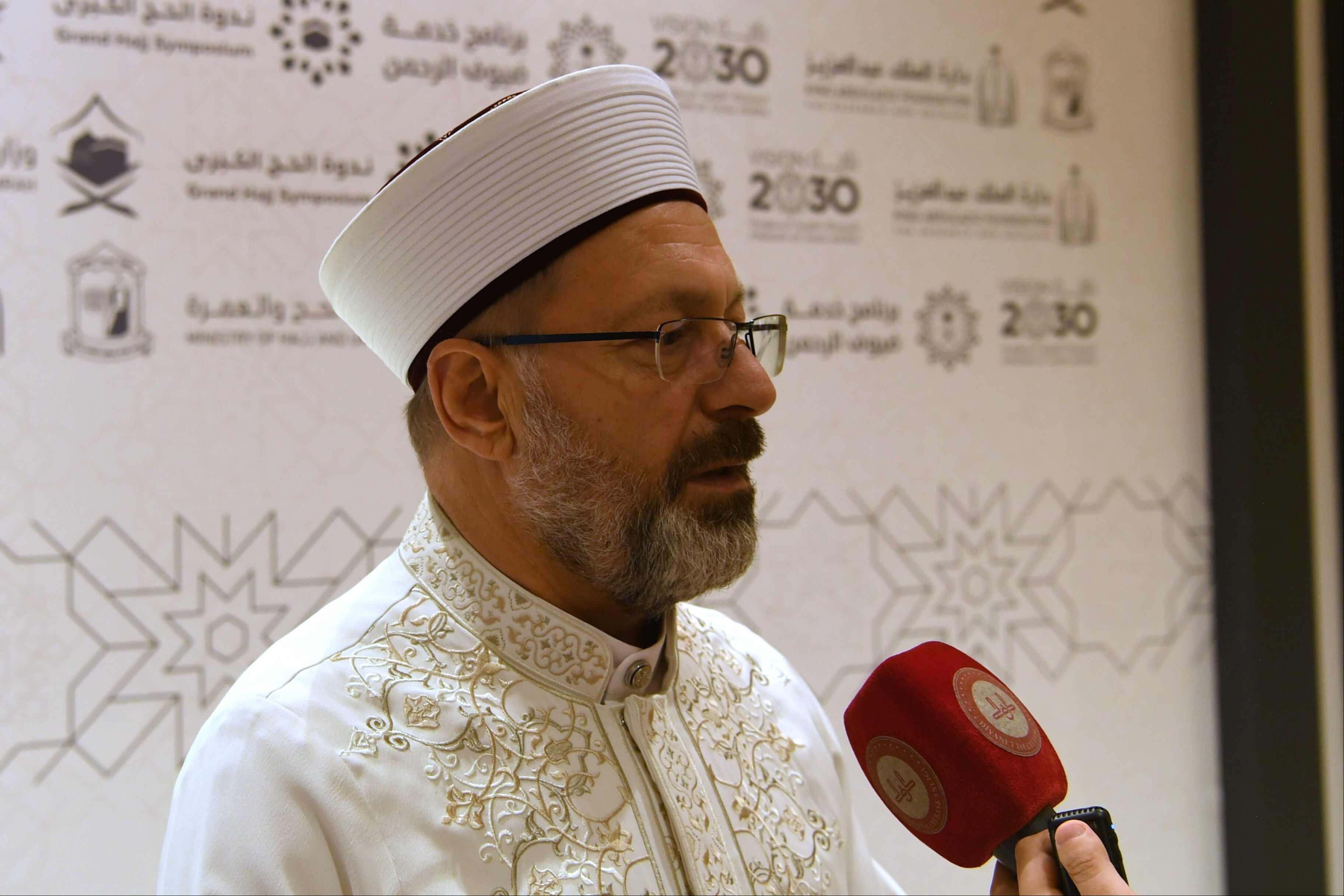 Kâbe'de gözyaşları sel oldu! At sırtında 240 günde Mekke’ye ulaştılar Kâbe'de gözyaşları sel oldu! At sırtında 240 günde Mekke’ye ulaştılar - 2. Resim