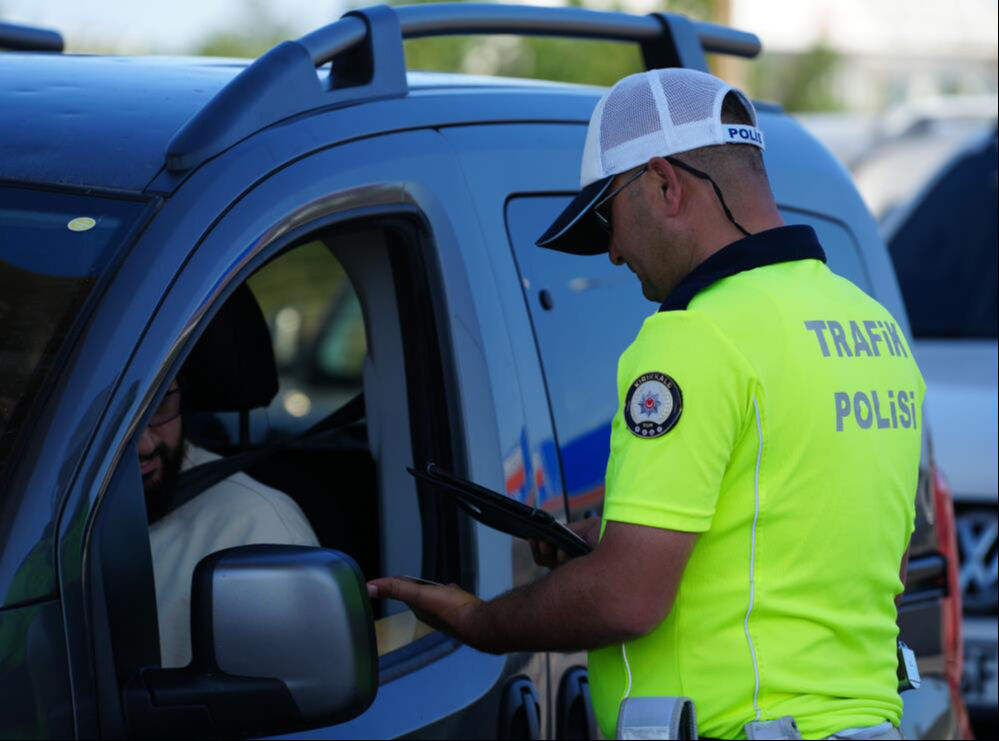 Kurban Bayramı tatili i&ccedil;in yola d&ouml;k&uuml;ld&uuml;ler! 43 ilin ge&ccedil;iş g&uuml;zergahında trafik kilitlendi - 2. Resim