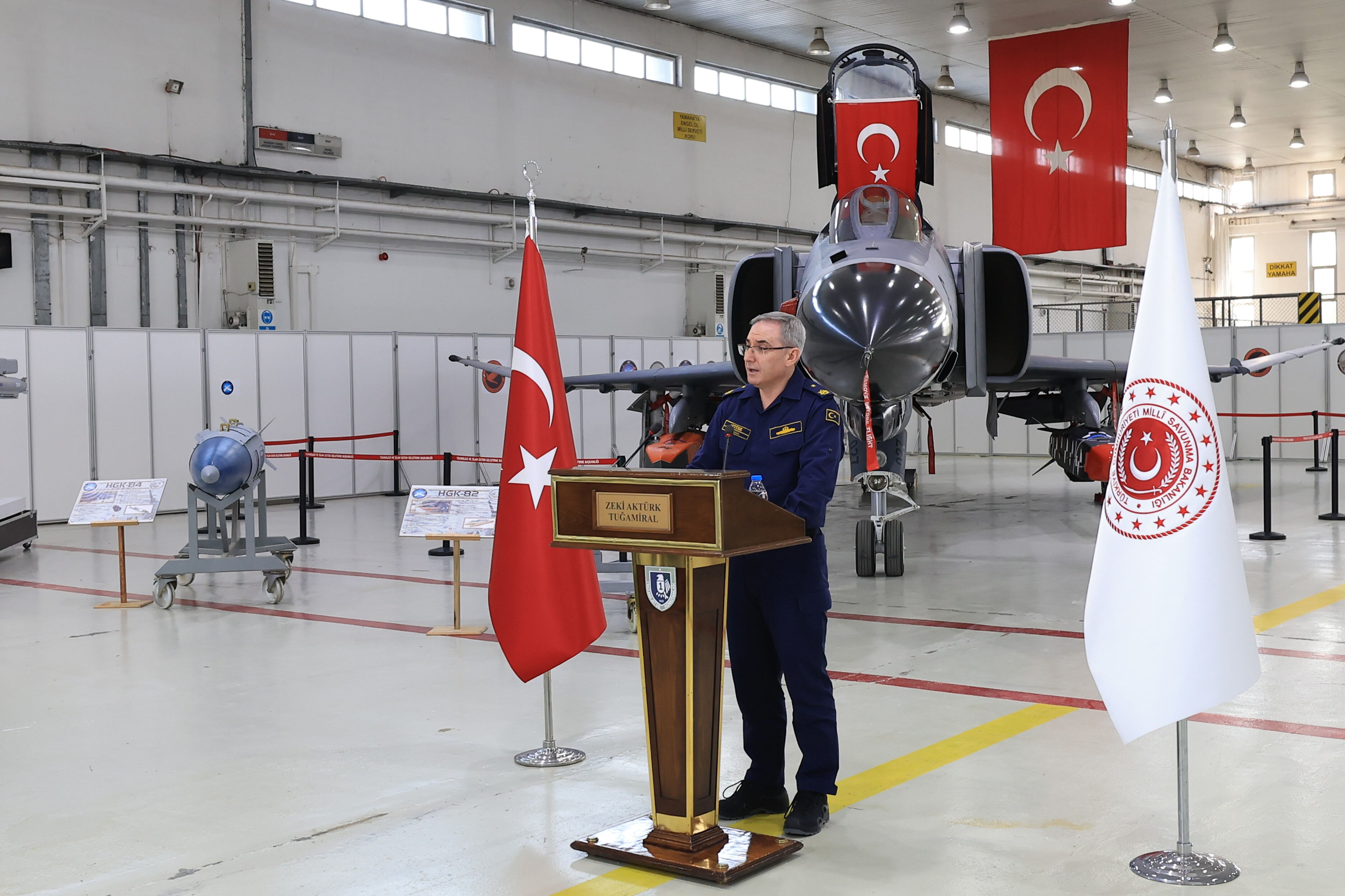 Lozan'ı hiçe sayan Yunanistan'a Türkiye cevap verdi! Milli Savunma Bakanlığı Basın Halkla İlişkiler Müşaviri ve Bakanlık Sözcüsü Tuğamiral Zeki Aktürk, gündeme dair son gelişmeleri aktardı.