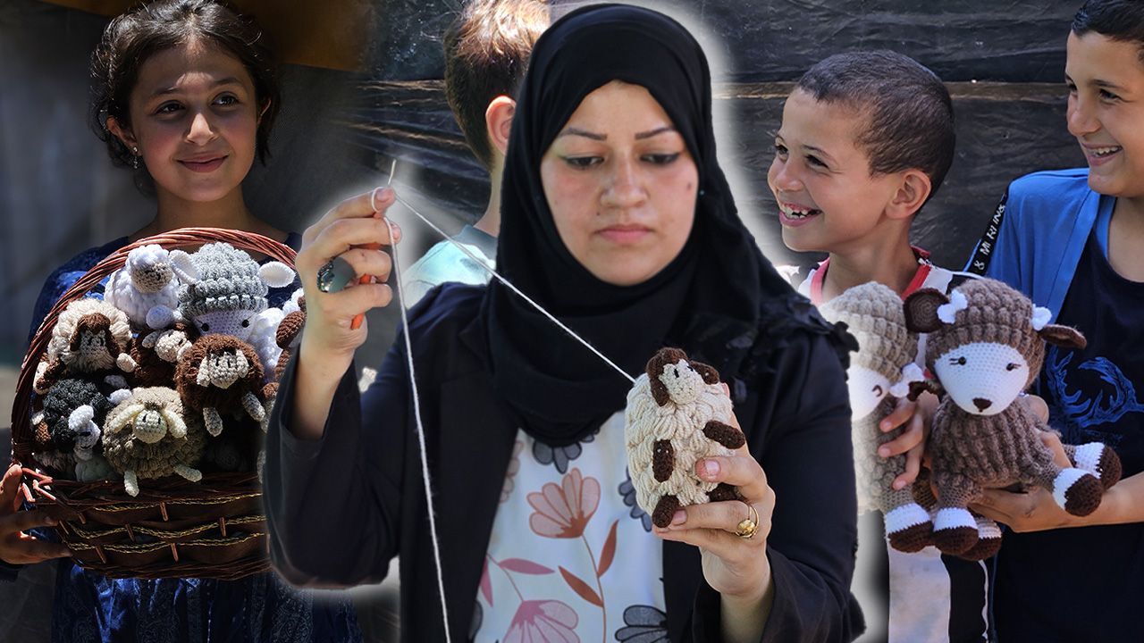 Oyuncaklarıyla hayran bıraktı! Bayram kuzularıyla neşe üreten anne yetimlerin yüzünü güldürüyor Oyuncaklarıyla hayran bıraktı! Bayram kuzularıyla neşe üreten anne yetimlerin yüzünü güldürüyor