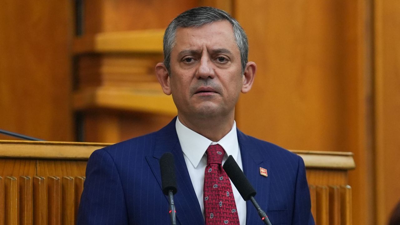 Özgür Özel&#039;e yeni soruşturma! Akın Gürlek&#039;le ilgili sözleri olay olmuştu