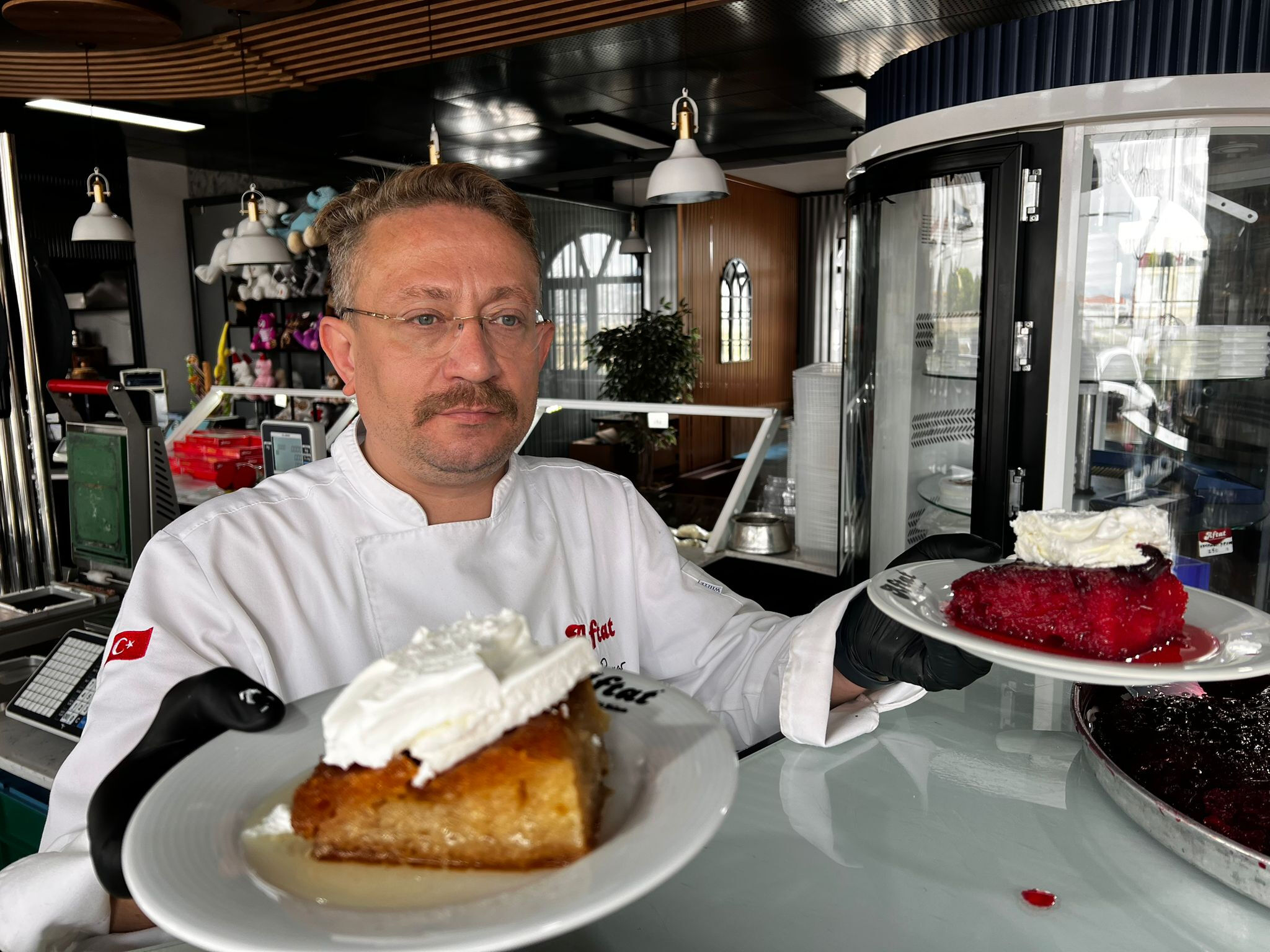 Tescilli lezzette yoğun ilgi! Ağızda süt tadı bırakan en uygun fiyatlı tatlı... Ustası sebebini anlattı - 1. Resim