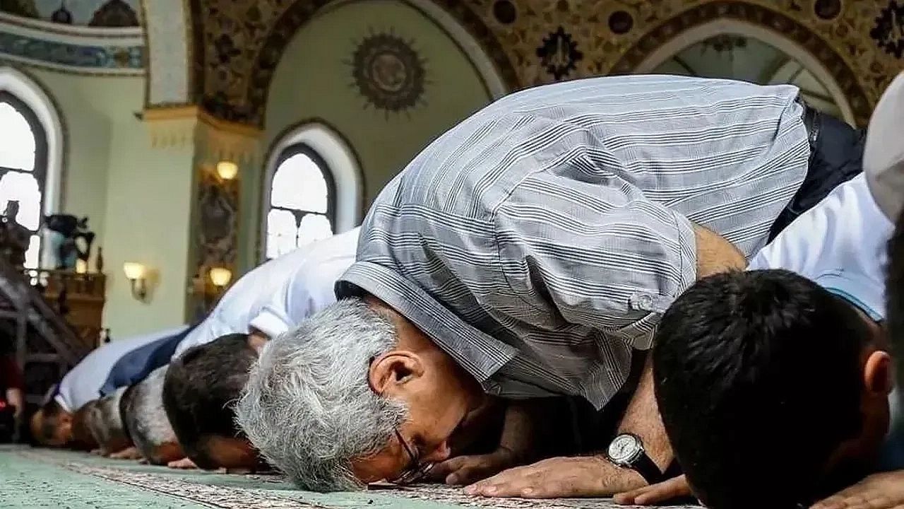 Unutulan teşrik tekbirinin kazası olur mu, bayram namazı farz mı vacip mi? Unutulan teşrik tekbirinin kazası olur mu, bayram namazı farz mı vacip mi?