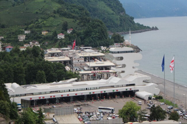 1 köy, 2 ülke: Aynı aileler 104 yıldır farklı ülkelerde yaşıyor! Türkiye ve Gürcistan'ı ayıran Sarp köyünde asırlık ilişkiler 1 köy, 2 ülke: Aynı aileler 104 yıldır farklı ülkelerde yaşıyor! Türkiye ve Gürcistan'ı ayıran Sarp köyünde asırlık ilişkiler - 2. Resim