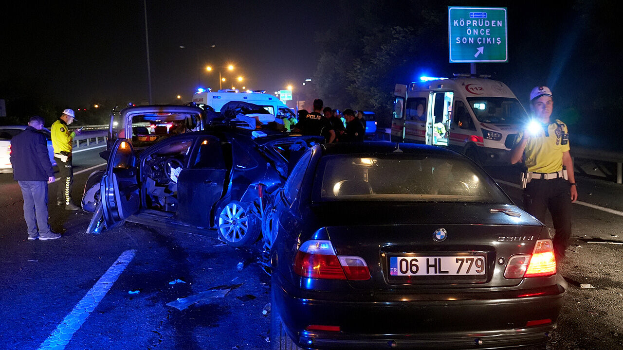 Acı haberi Bakan Yerlikaya duyurdu! 863 trafik kazasında 10 kişi hayatını kaybetti, 1319 kişi yaralandı Acı haberi Bakan Yerlikaya duyurdu! 863 trafik kazasında 10 kişi hayatını kaybetti, 1319 kişi yaralandı - 2. Resim