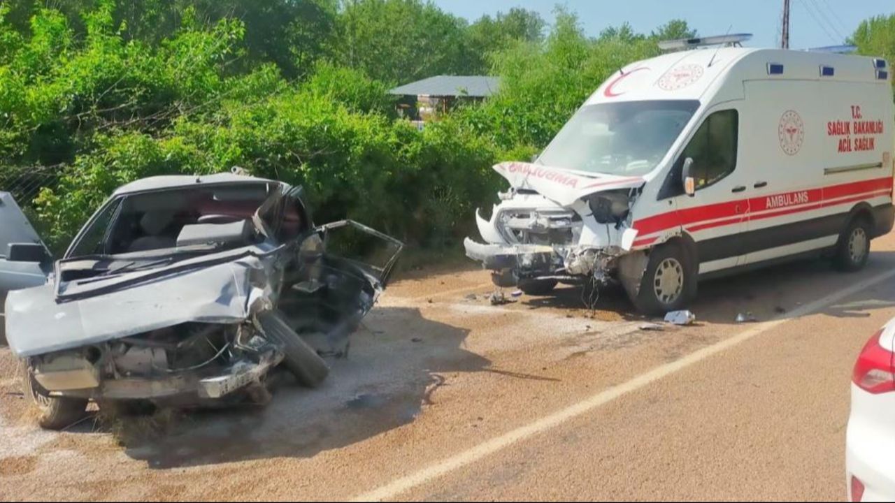 Adana'da kaza! Otomobil ambulansla çarpıştı, ölü ve yaralılar var Adana'da kaza! Otomobil ambulansla çarpıştı, ölü ve yaralılar var