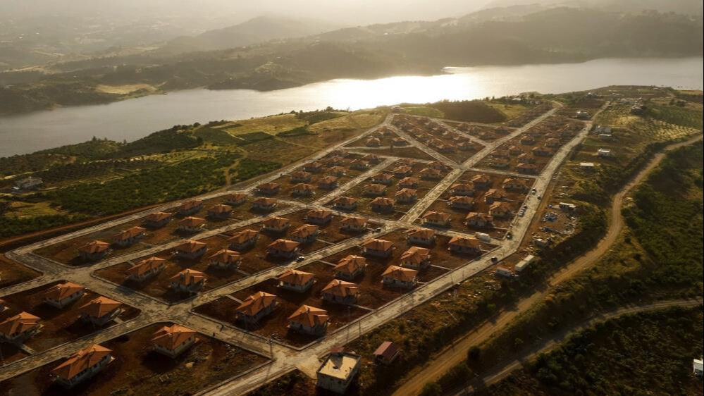 Bakan Kurum duyurdu: Göl manzaralı köy evleri tamamlandı! Bakan Kurum duyurdu: Göl manzaralı köy evleri tamamlandı! - 1. Resim