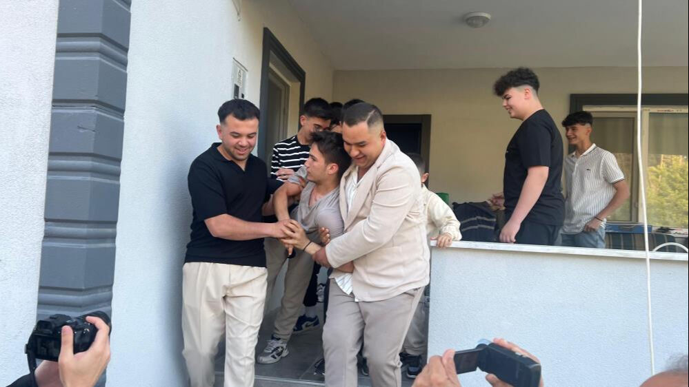 Bayram namazına gitmeyen genç mahalleliden kaçamadı! Yarım asırlık geleneğe uykuda yakalandı... Bayram namazına gitmeyen genç mahalleliden kaçamadı! Yarım asırlık geleneğe uykuda yakalandı... - 1. Resim