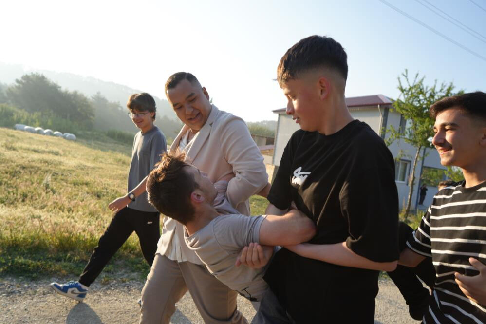 Bayram namazına gitmeyen genç mahalleliden kaçamadı! Yarım asırlık geleneğe uykuda yakalandı... Bayram namazına gitmeyen genç mahalleliden kaçamadı! Yarım asırlık geleneğe uykuda yakalandı... - 2. Resim