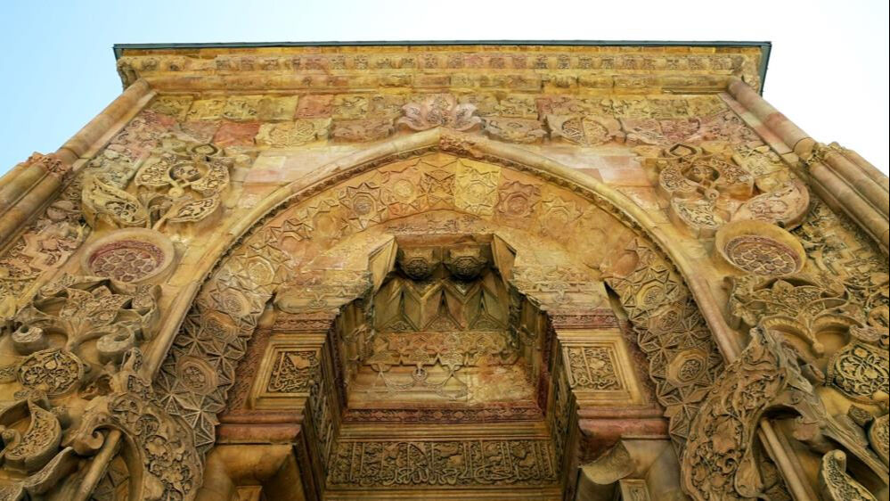 D&uuml;nya'da eşi yok, insanlar Divriği'ye akın ediyor! 'Dilleri kısır, kalemleri kırık bırakıyor...' - 4. Resim