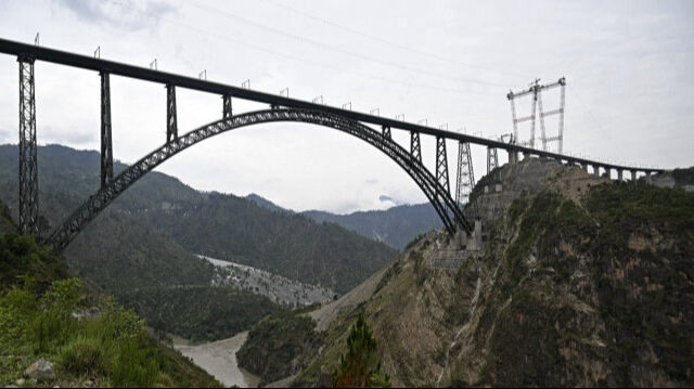 Dünyanın en yükseği oldu! 20 senede tamamlandı: 359 metreye ulaştı - 1. Resim