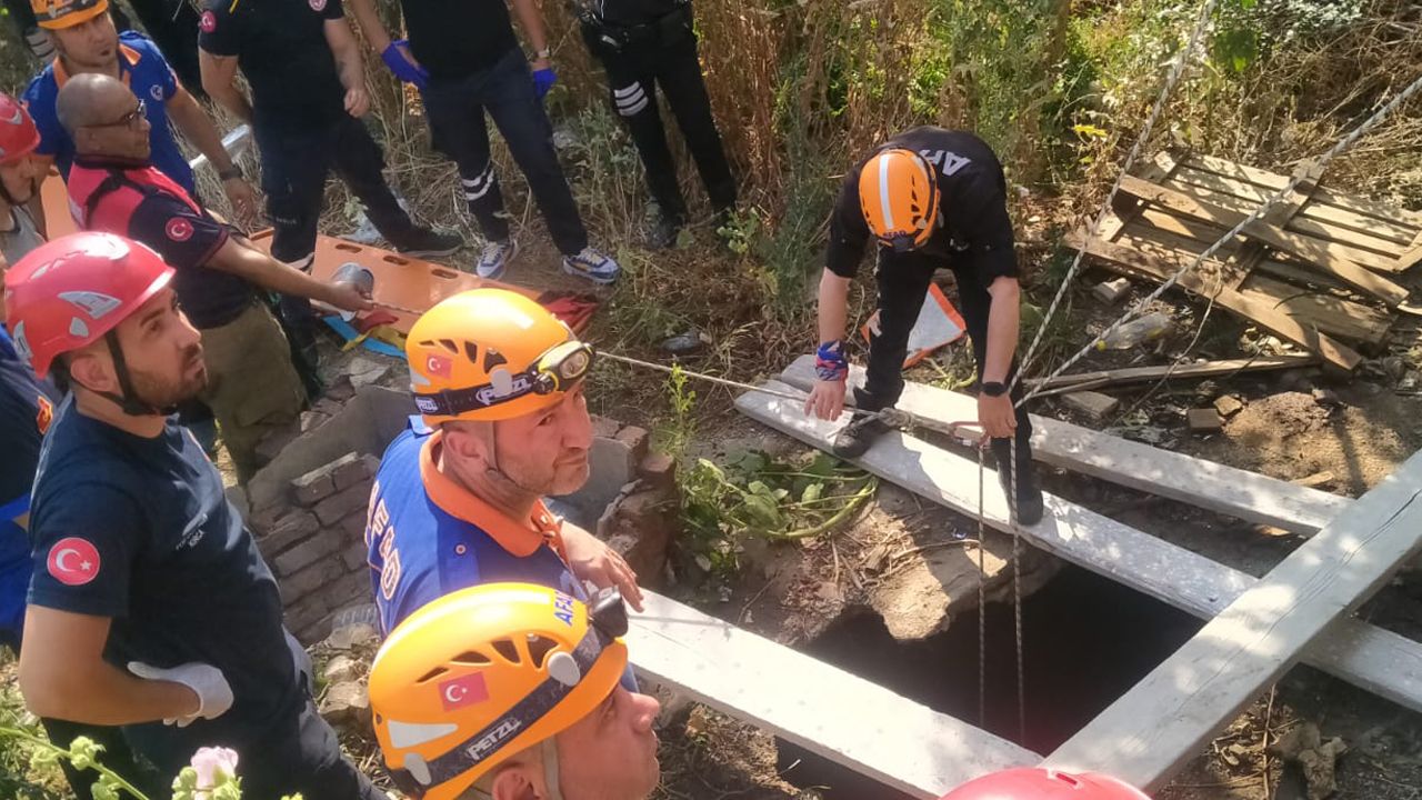 İzmir'de yürekleri ağza getiren olay: Anne ve 2 çocuğu su kuyusuna düştü! İzmir'de yürekleri ağza getiren olay: Anne ve 2 çocuğu su kuyusuna düştü!