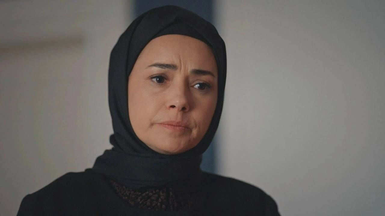 'Kızıl Goncalar' sonrası teklif yağmuru! Özgü Namal'ın yeni dizisi belli oldu 'Kızıl Goncalar' sonrası teklif yağmuru! Özgü Namal'ın yeni dizisi belli oldu - 1. Resim