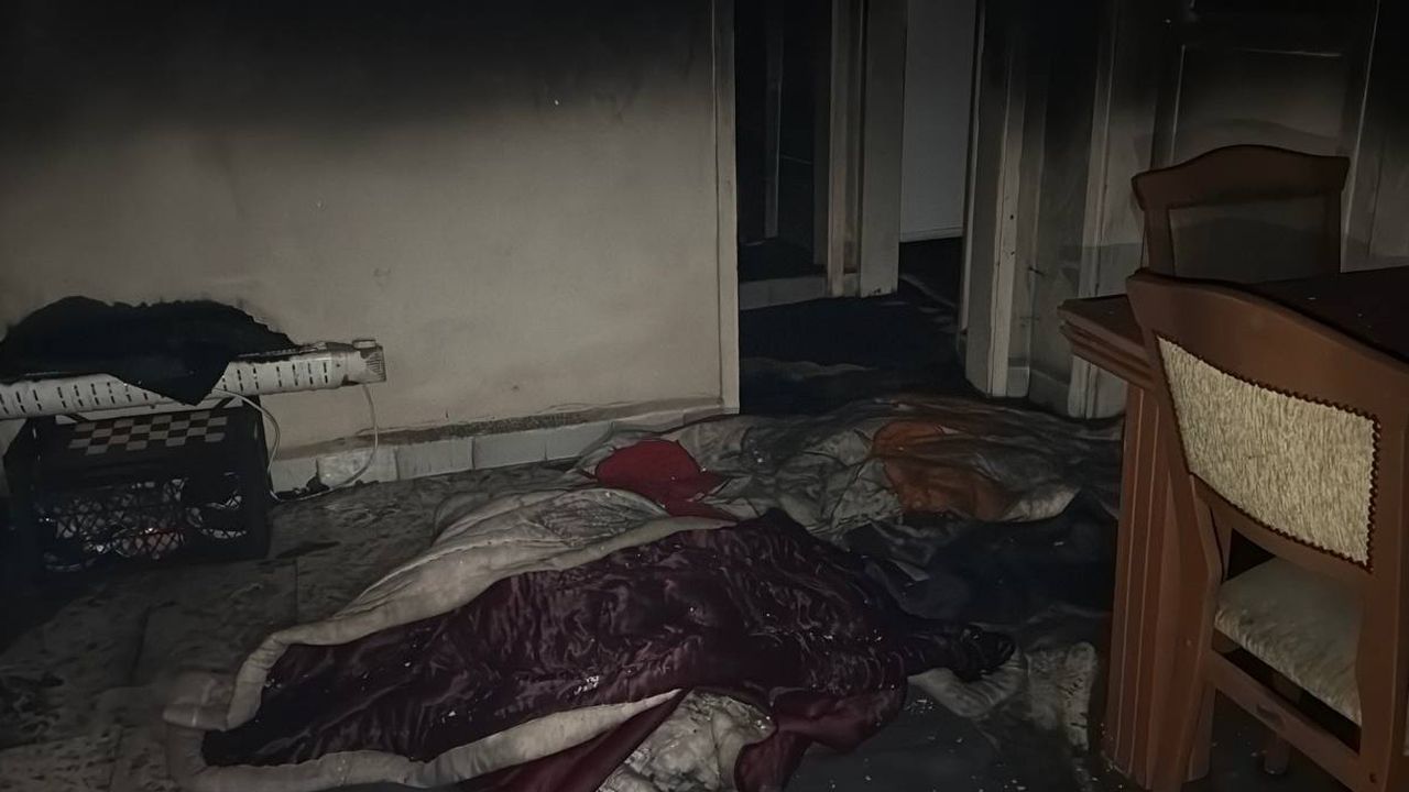 Kocaeli'de apartmanda yangın paniği: 2 kişi hastanelik oldu Kocaeli'de apartmanda yangın paniği: 2 kişi hastanelik oldu