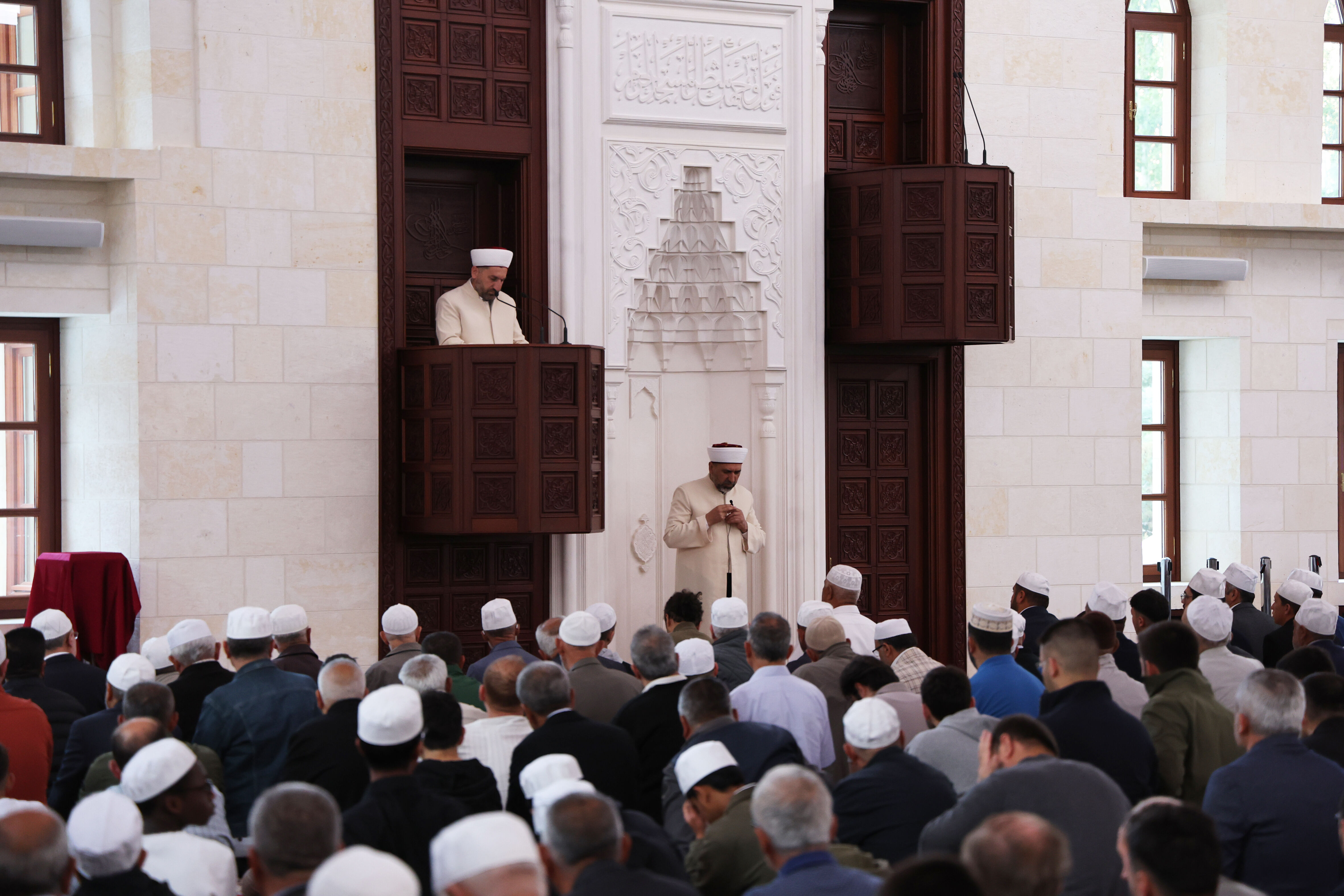 Kurban Bayramı coşkusu! Genci yaşlısı camiye koştu... Bayram namazı kılındı Kurban Bayramı coşkusu! Genci yaşlısı camiye koştu... Bayram namazı kılındı - 3. Resim