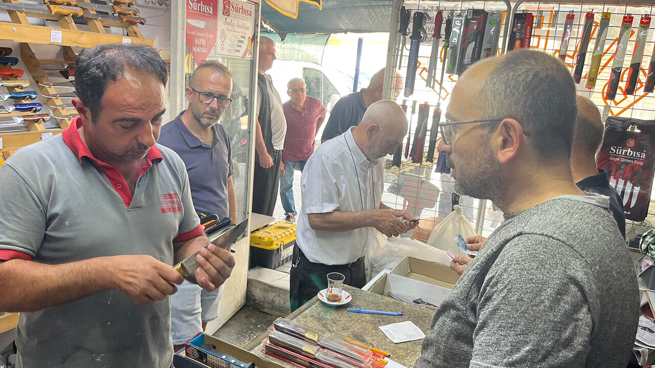 Siparişlere yetişemiyor! Gözleri görmüyor, 25 yıldır elleriyle hissederek yapıyor Siparişlere yetişemiyor! Gözleri görmüyor, 25 yıldır elleriyle hissederek yapıyor - 1. Resim