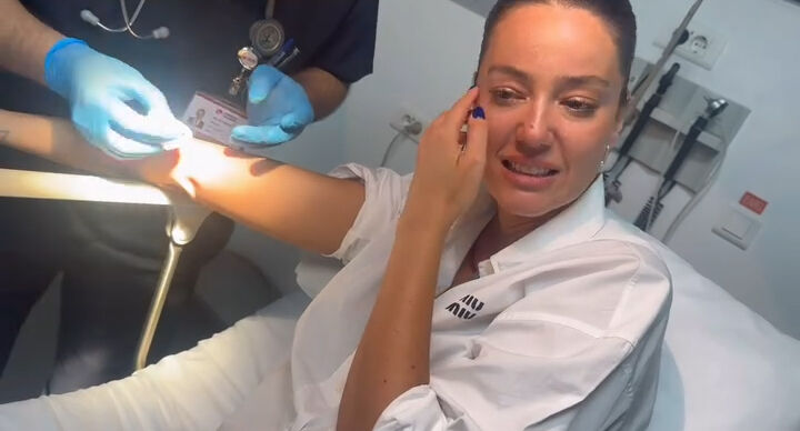 Ünlü oyuncunun kene paniği! Pelin Akil hastanelik oldu: Asla evde denemeyin Ünlü oyuncunun kene paniği! Pelin Akil hastanelik oldu: Asla evde denemeyin - 1. Resim