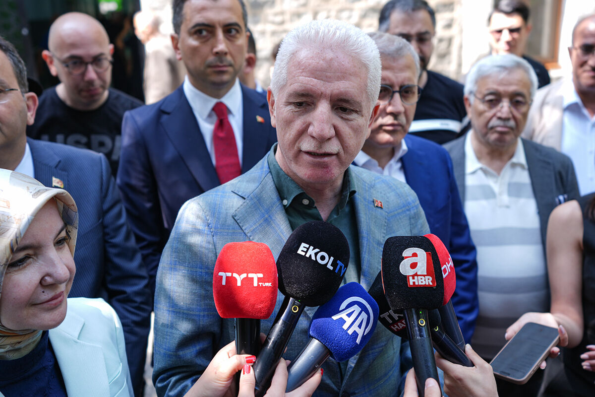 Vali Davut Gül'den bayramda Darülaceze ziyareti: Biz bir aileyiz Vali Davut Gül'den bayramda Darülaceze ziyareti: Biz bir aileyiz - 4. Resim