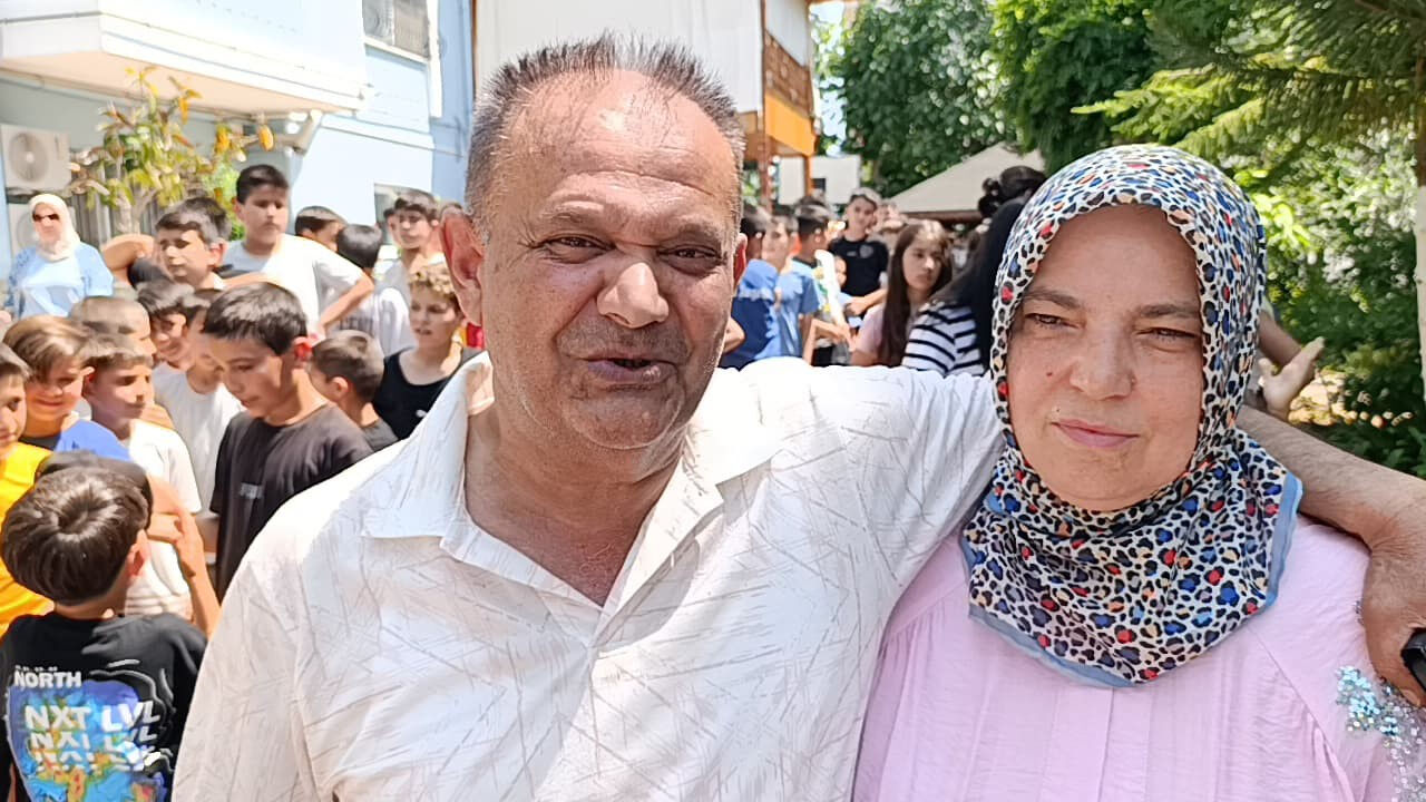 20 yıldır bu geleneği sürdürüyorlar! Adanalı çift bu bayram 600 çocuğu sevindirdi 20 yıldır bu geleneği sürdürüyorlar! Adanalı çift bu bayram 600 çocuğu sevindirdi - 4. Resim