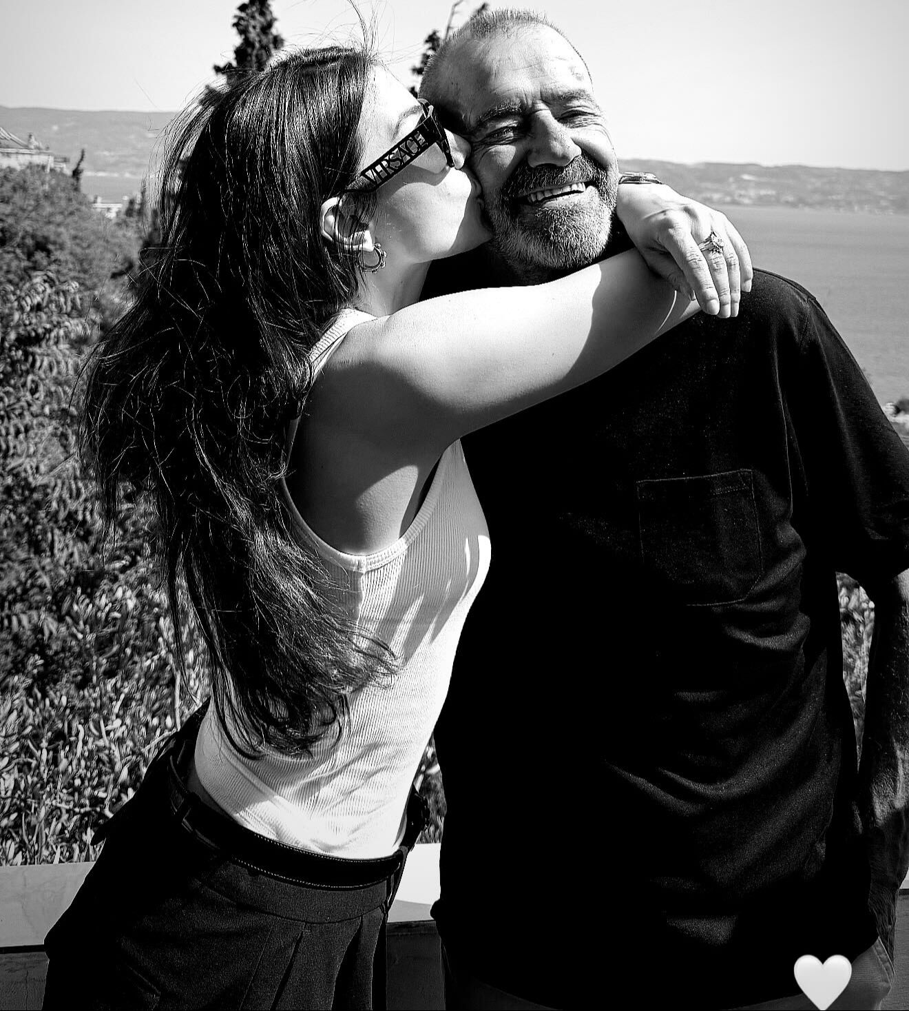 "Babamla yıllarca görüşmedik" itirafı olay olmuştu! Demet Özdemir bayramda baba ocağında "Babamla yıllarca görüşmedik" itirafı olay olmuştu! Demet Özdemir bayramda baba ocağında - 2. Resim