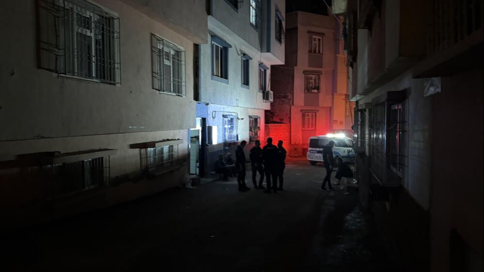 Bayram günü kan donduran olay! Gaziantep'te bir anne ve küçük kızı kilitli odada ölü bulundu Bayram günü kan donduran olay! Gaziantep'te bir anne ve küçük kızı kilitli odada ölü bulundu - 1. Resim