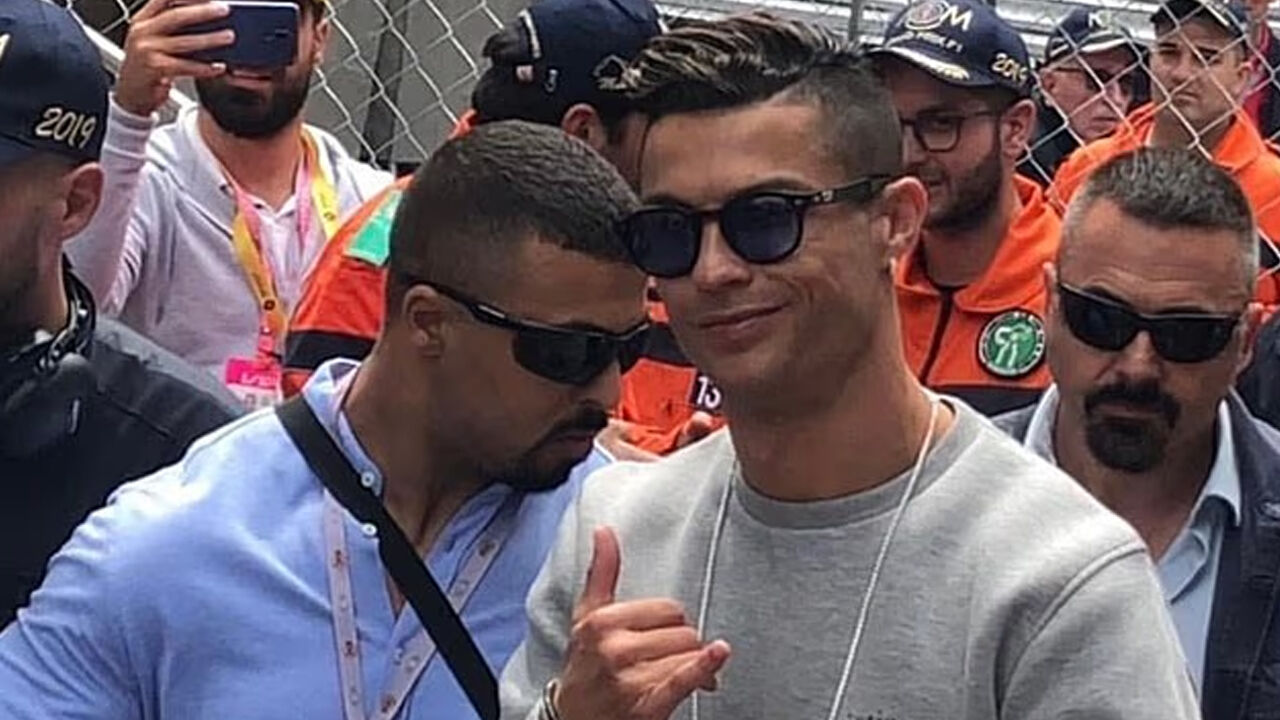 Cristiano Ronaldo'nun eski koruması birlikte çalışırken günlük ne kadar kazandığını açıkladı! Cristiano Ronaldo'nun eski koruması birlikte çalışırken günlük ne kadar kazandığını açıkladı! - 1. Resim