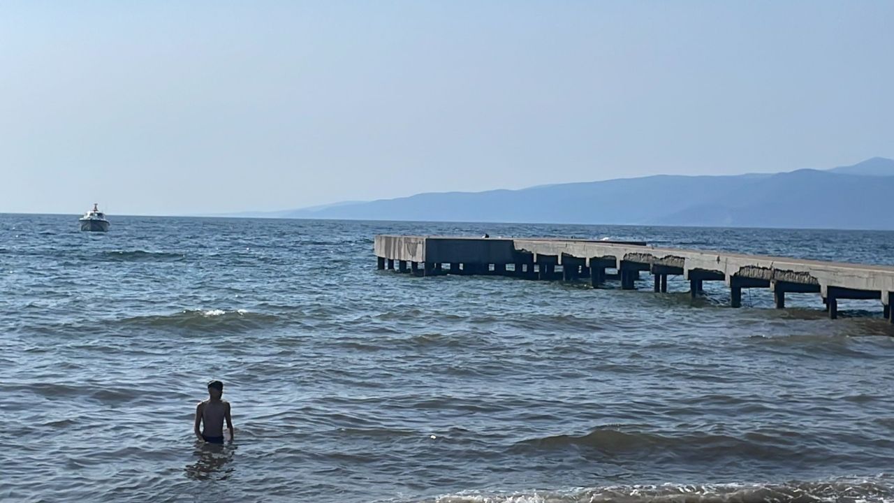 Denizde can pazarı! Bir çocuk boğuldu, kurtarmak isteyen son anda kurtarıldı Denizde can pazarı! Bir çocuk boğuldu, kurtarmak isteyen son anda kurtarıldı
