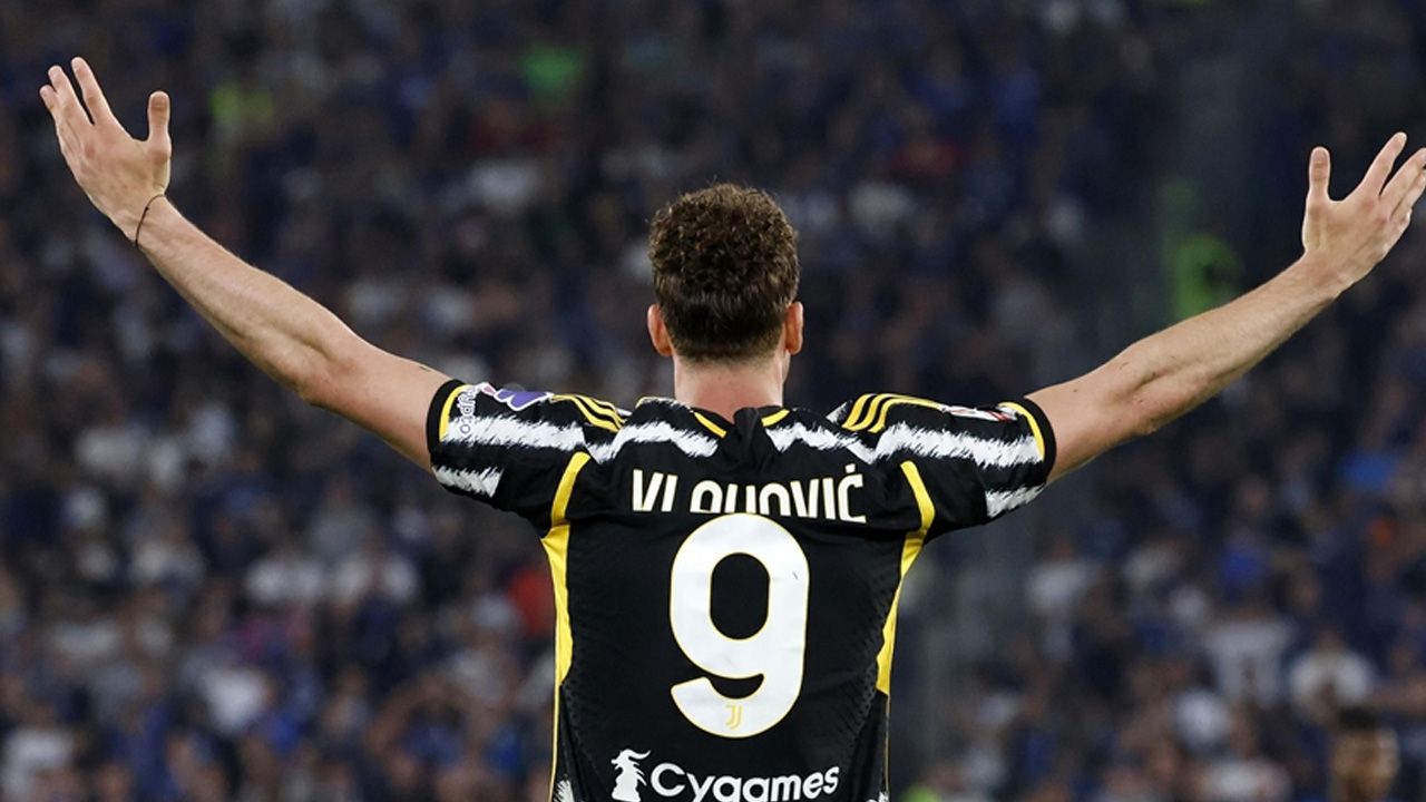 Fenerbahçe'den Süper Lig tarihine geçecek çılgın teklif! İtalyanlar duyurdu Fenerbahçe'den Süper Lig tarihine geçecek çılgın teklif! İtalyanlar duyurdu