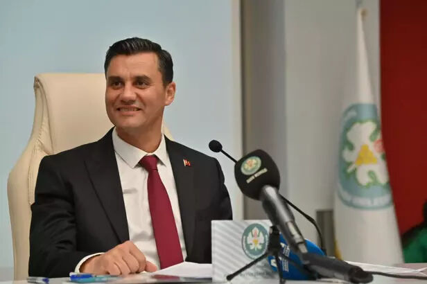 Ferdi Zeyrek sağlık durumu nasıl, Ferdi Zeyrek kimdir? Manisa Büyükşehir Belediye Başkanı Ferdi Zeyrek'e elektrik çarptı Ferdi Zeyrek kimdir, sağlık durumu nasıl? Manisa Büyükşehir Belediye Başkanı Ferdi Zeyrek'e elektrik çarptı - 3. Resim