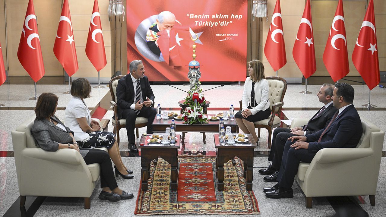 MHP ve DEM Parti bayramlaştı! Gündemde tek bir konu var MHP ve DEM Parti bayramlaştı! Gündemde tek bir konu var