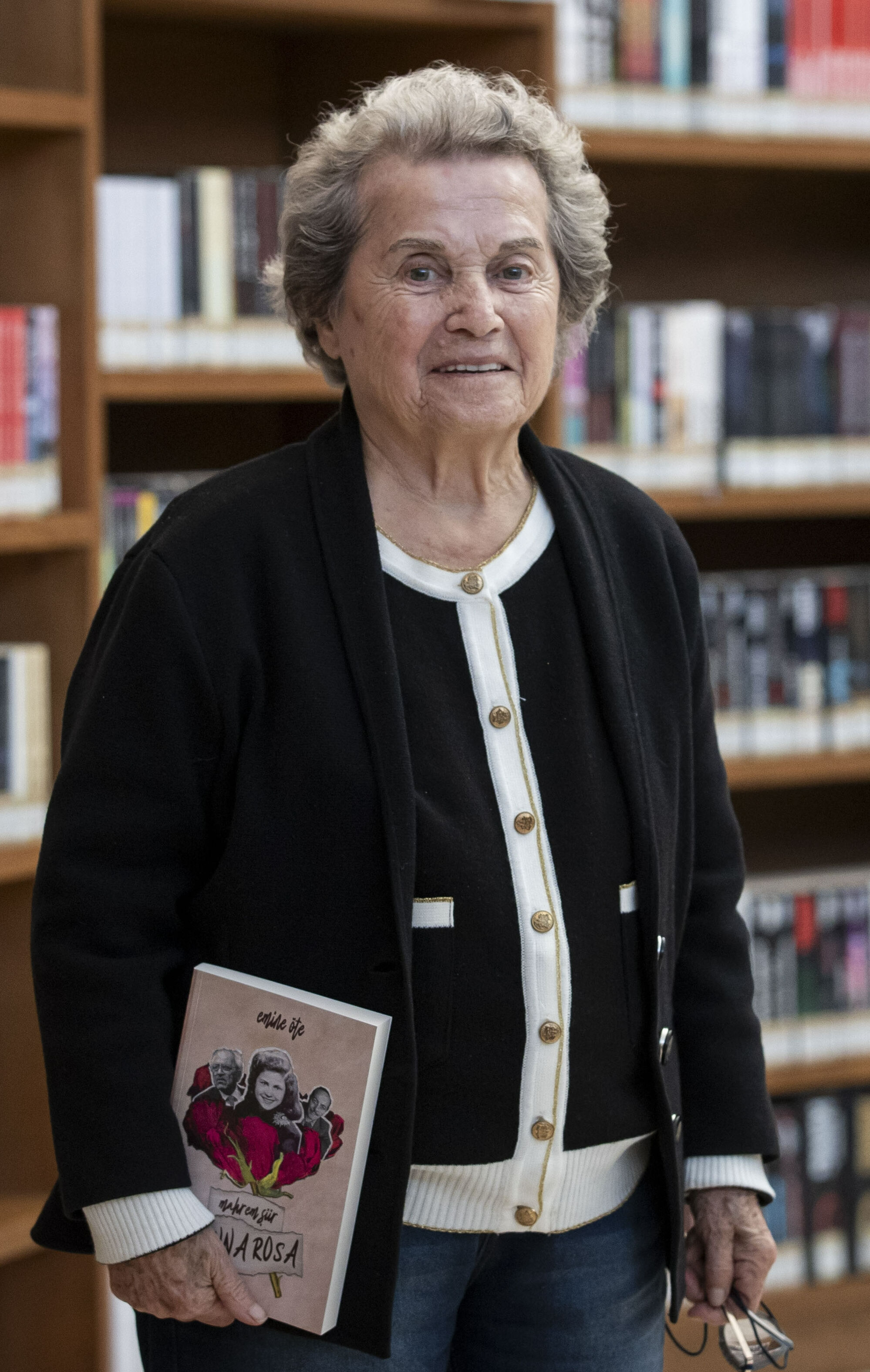 Türk edebiyatının Mona Roza’sı vefat etti! İki ünlü şairin imkânsız aşkıydı 'Mona Roza' Muazzez Akkaya Giray hayatını kaybetti - 1. Resim