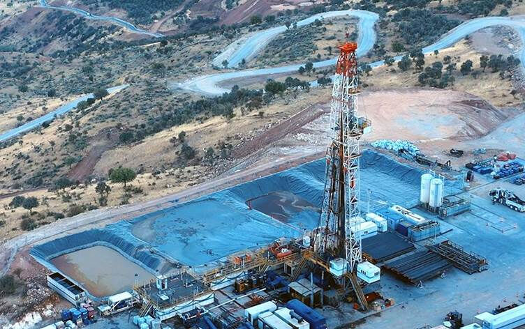 Discussão com a YÖK! Base de produção de petróleo precisa de um professor em Gabar - 2ª foto