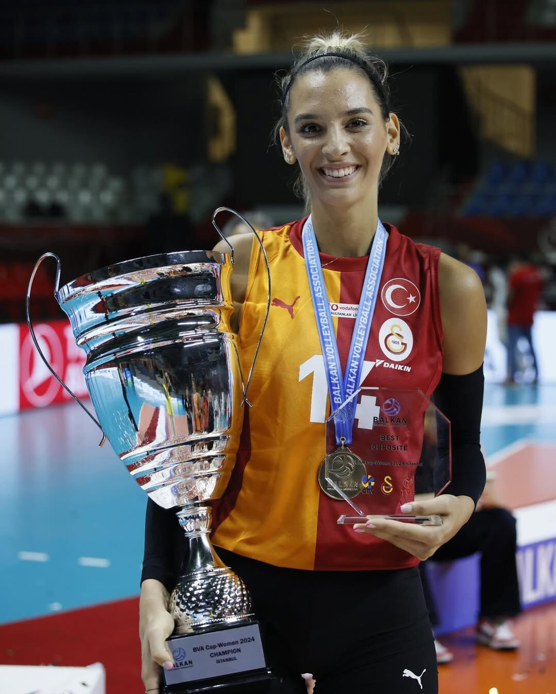 Alexia Carutasu kimdir, nereli? Oynadığı takım ve voleybol kariyeri Aleksia Karutasu kimdir, nereli? Oynadığı takım ve voleybol kariyeri - 1. Resim